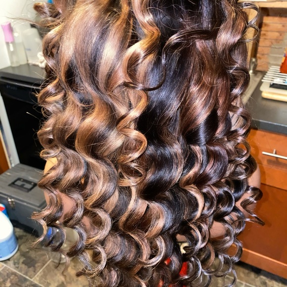 Custom highlighted closure wig - Picture 6 of 6